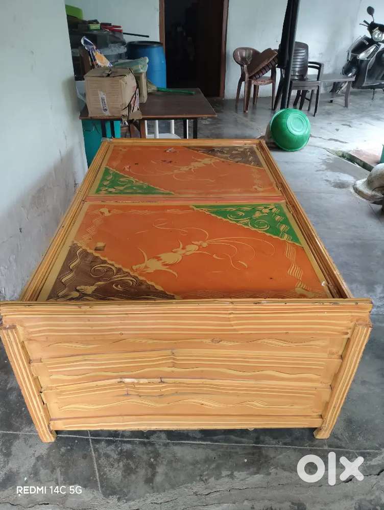 Diwan bed and storage