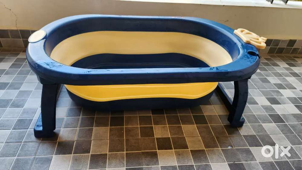Babyhug Foldable Bathtub with Printed Cushion – Blue Beige