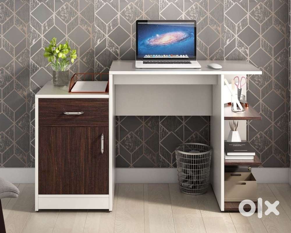 Study Table with Storage – Excellent Condition