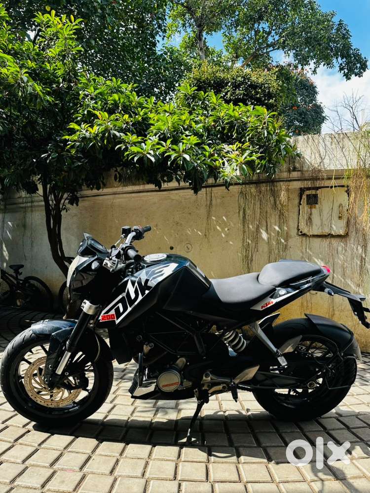 KTM DUKE 200 BLACK COLOUR MH15