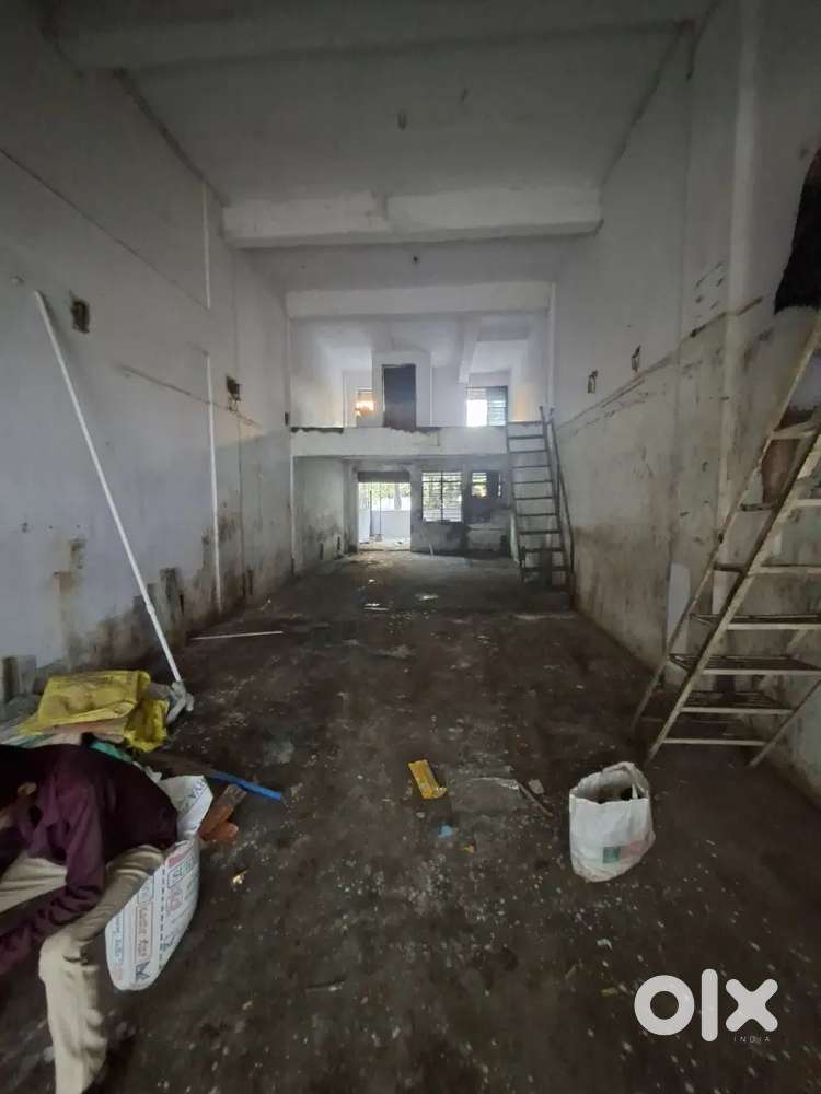 1000 sq feet  industrial  gala available  on. Rent