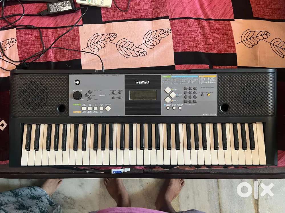 Yamaha E233 Keyboard