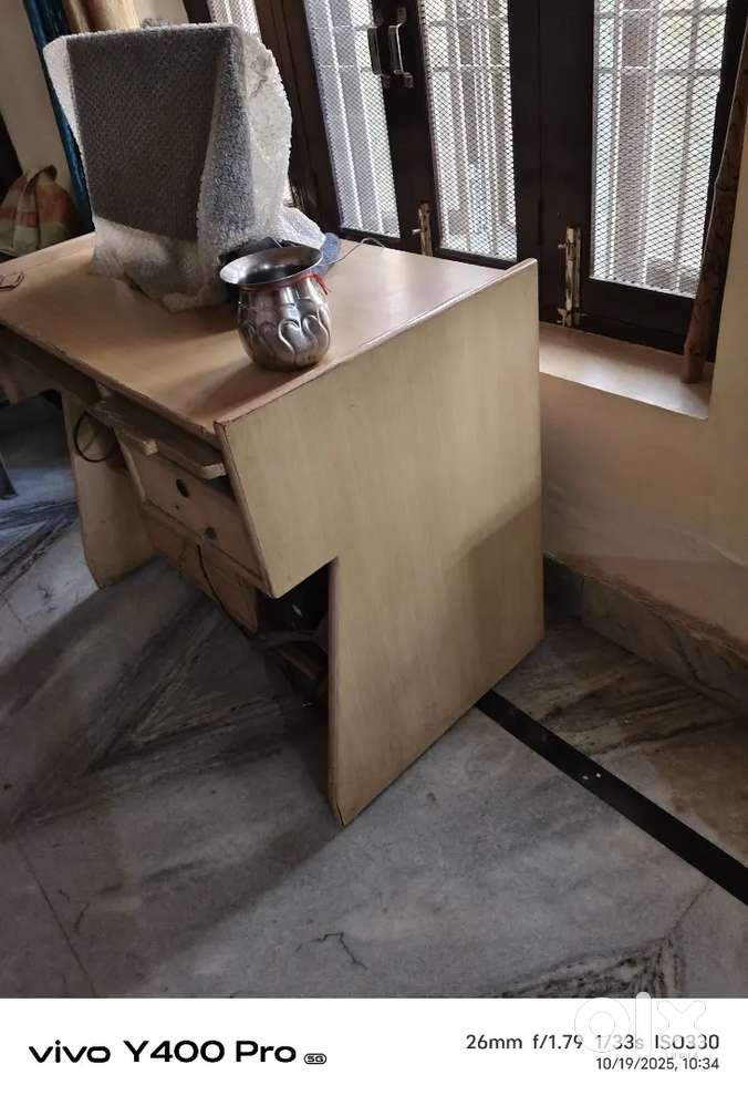 Computer table