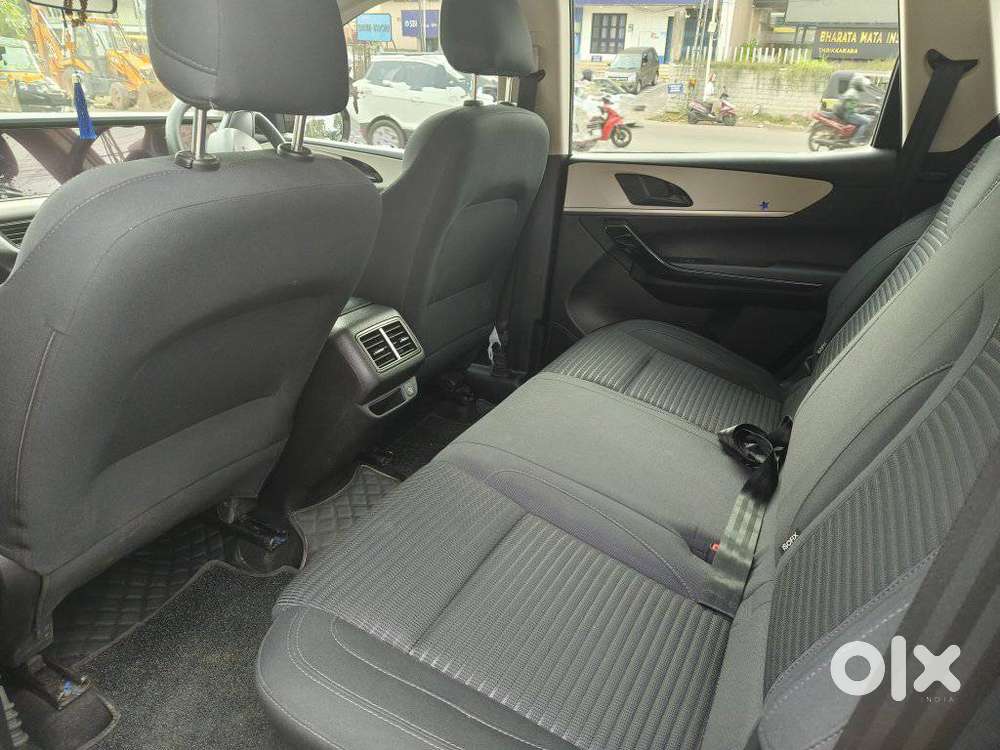 Mahindra XUV700 2.2 AX 5 Diesel MT Str, 2022, Diesel