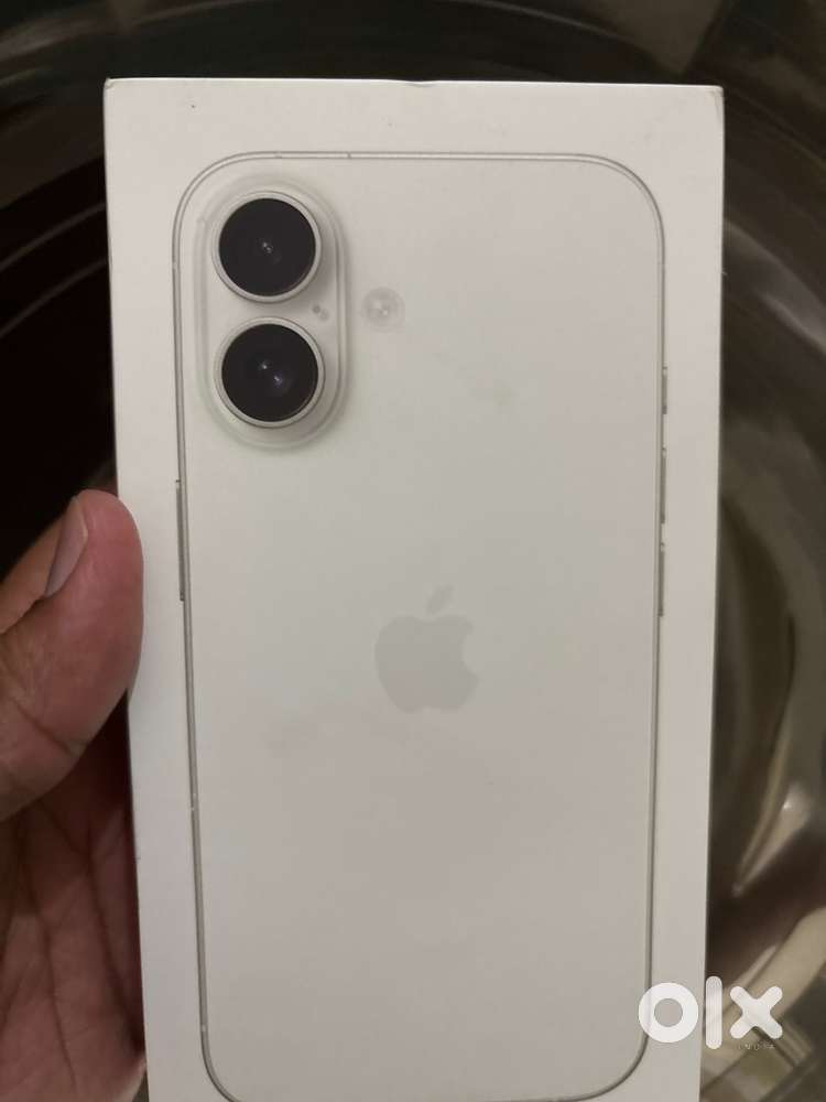 I phone 16 white