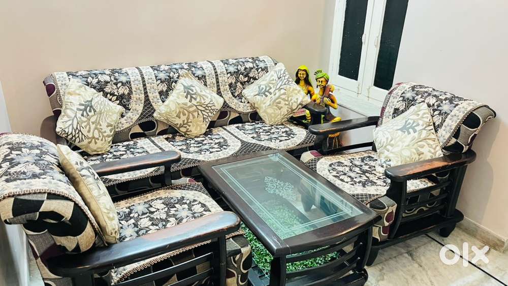 5 seater sofa along with table