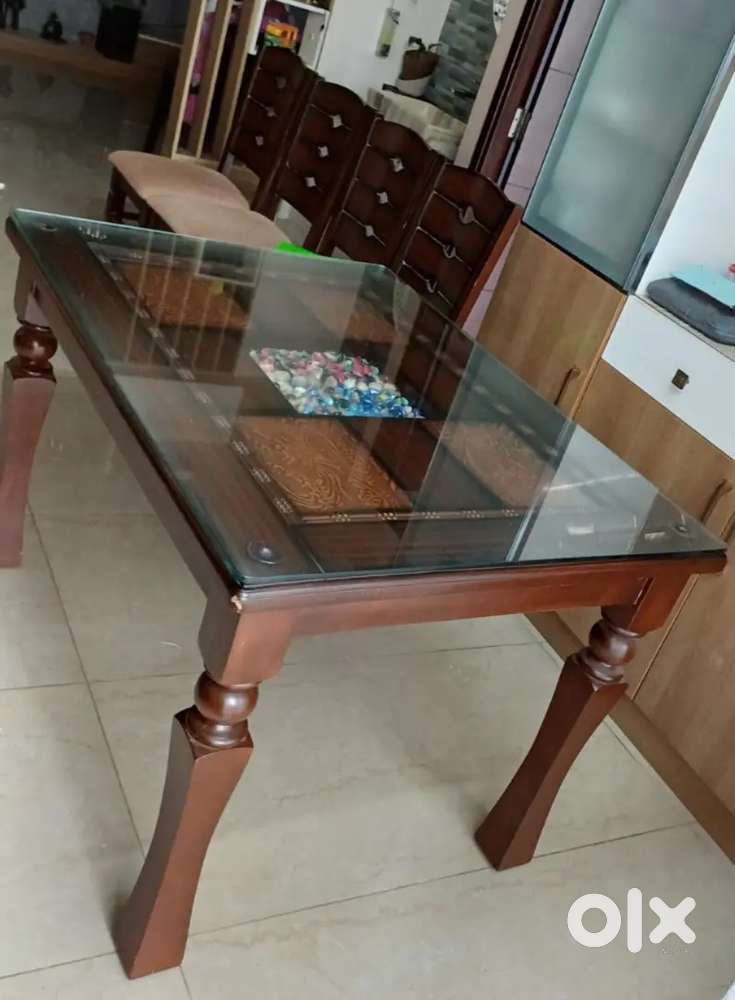 4 Seater Dinning table