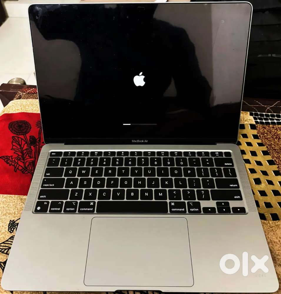 MacBook M1 (new non used )