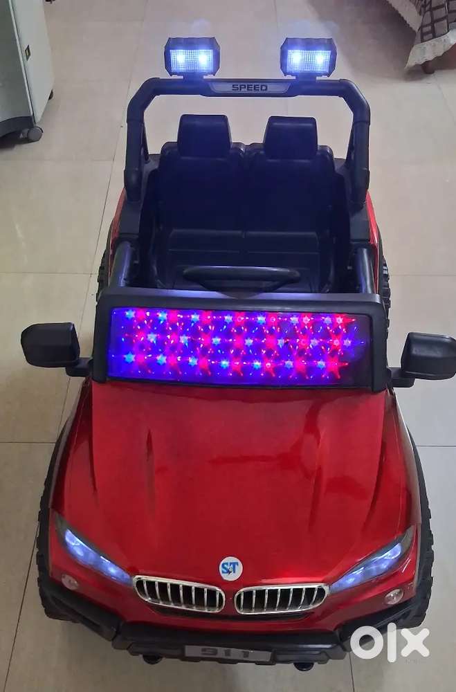 Rechargeable battery-operated car for 3 to 8 years kids