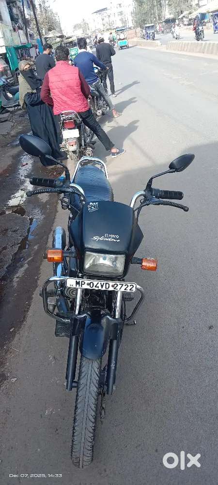 Gadi me koi kam nahi h bht achi condition h gadi ki