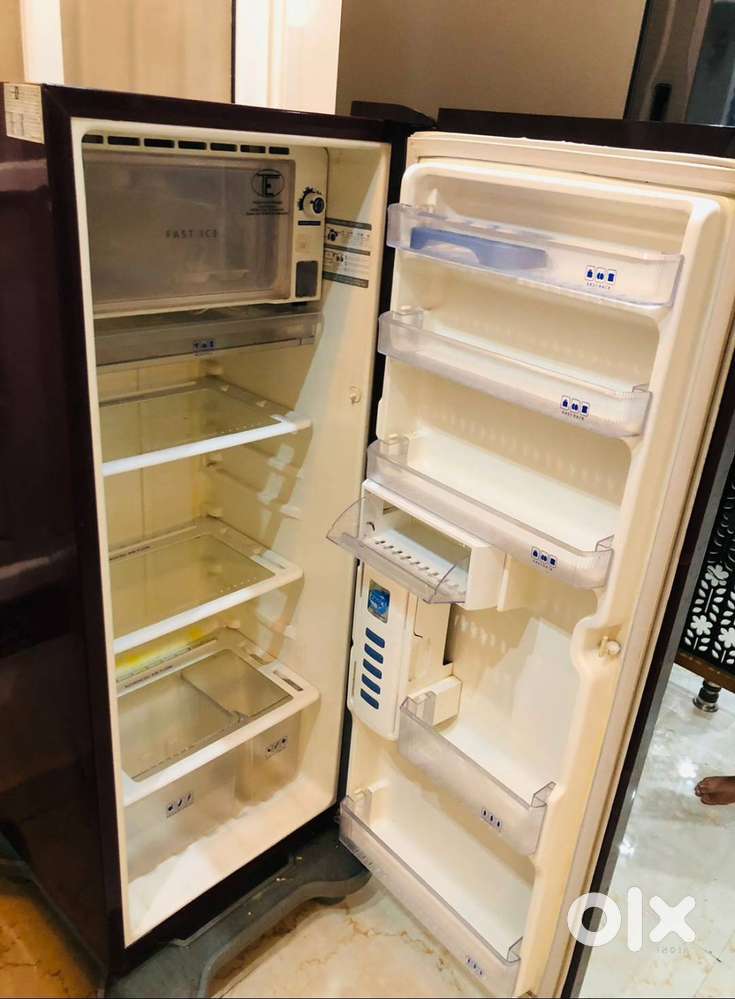 Whirlpool fridge 215 Litres