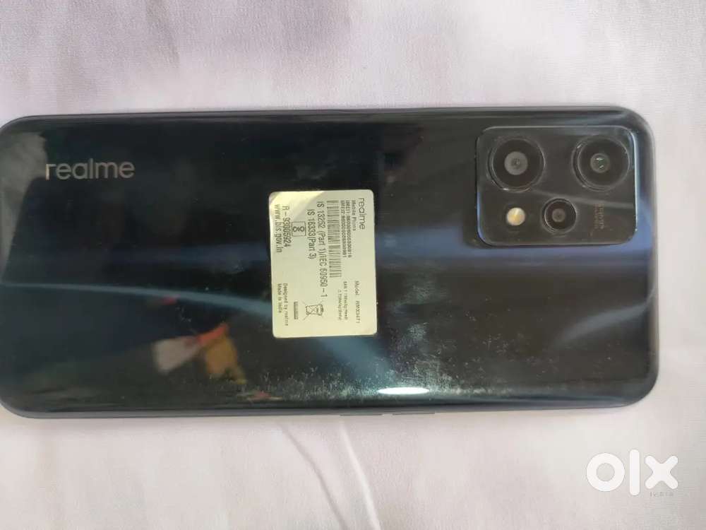 Realme 9 Pro 5G phone sale kar raha hoon.