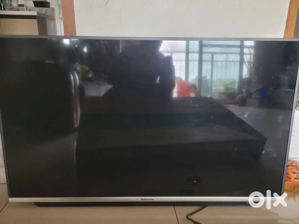 Panasonic 4K 43 inch not working LED TV NON SMART, LED panel brocken
