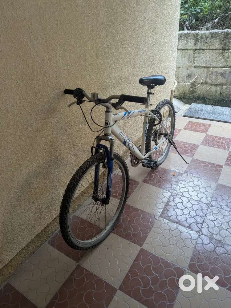 FIREFOX

Bicycle 26 (Model - Tempest Wht/Blk) (6 Gear, White, Blue)