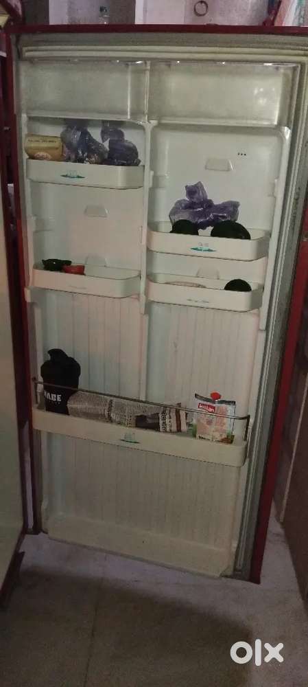 200lit fridge , like new condition, 15 year old