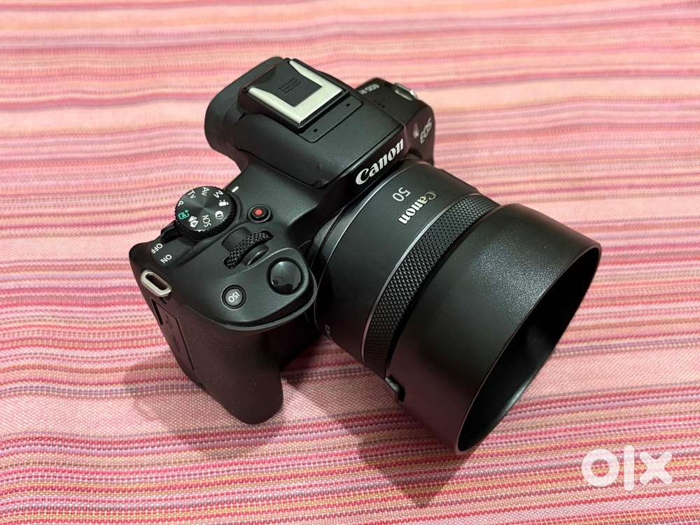 BRAND NEW CANON R50 CAMERA WITH KIT LENSE