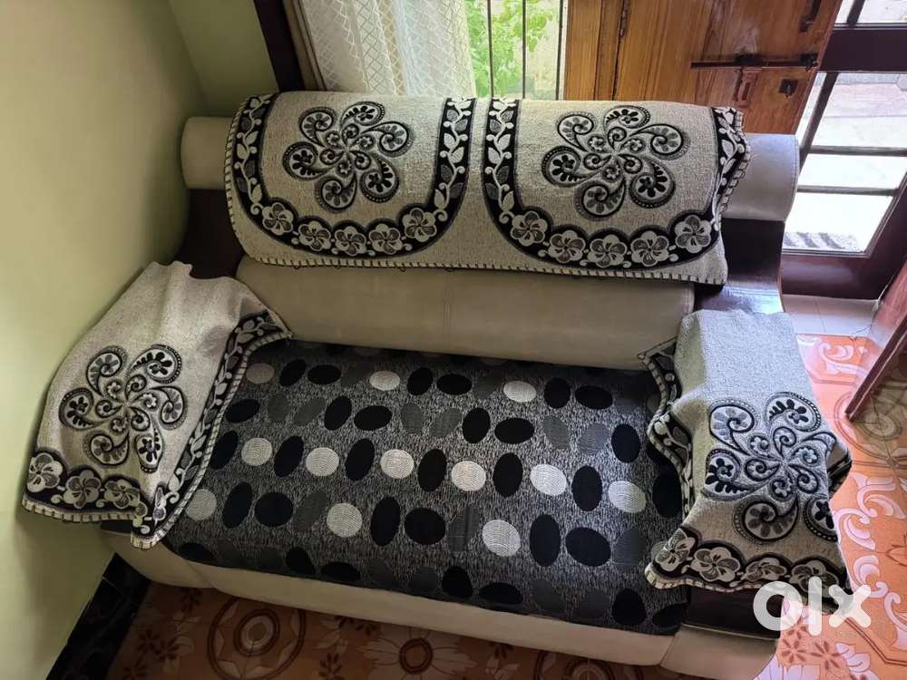 Sofe set with center table