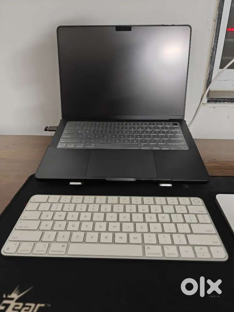 Macbook Pro (M4 Pro chip) 24 GB 512 GB