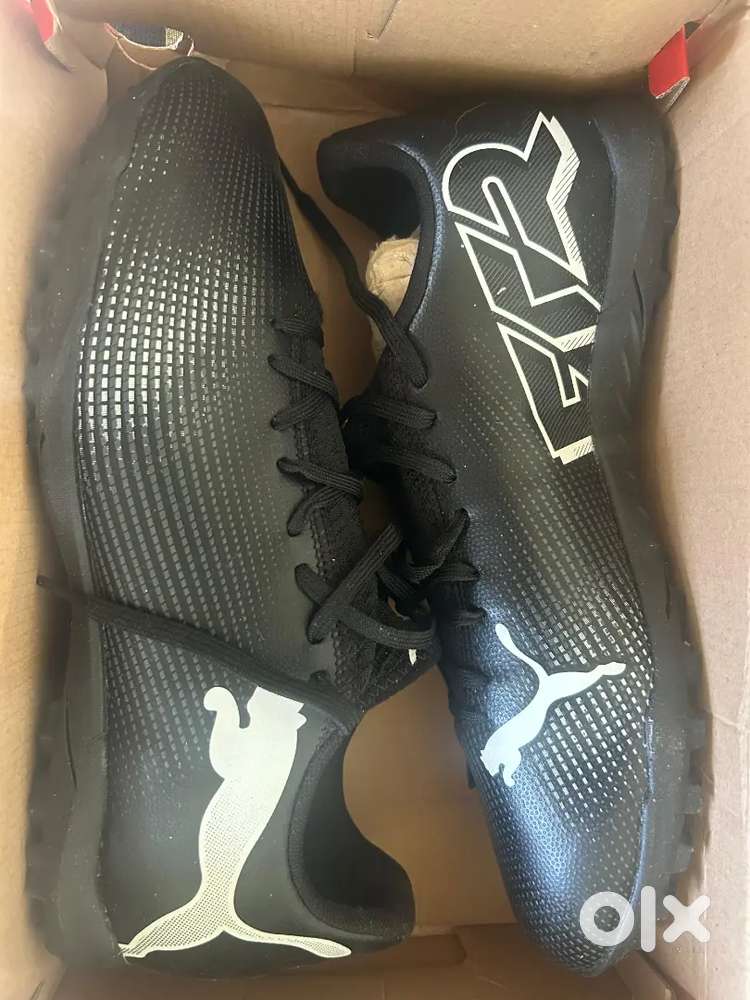 Football turf shoes