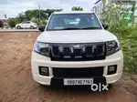 Mahindra TUV 300 T4, 2020