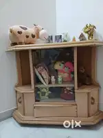 Corner table of hard wood premium quality