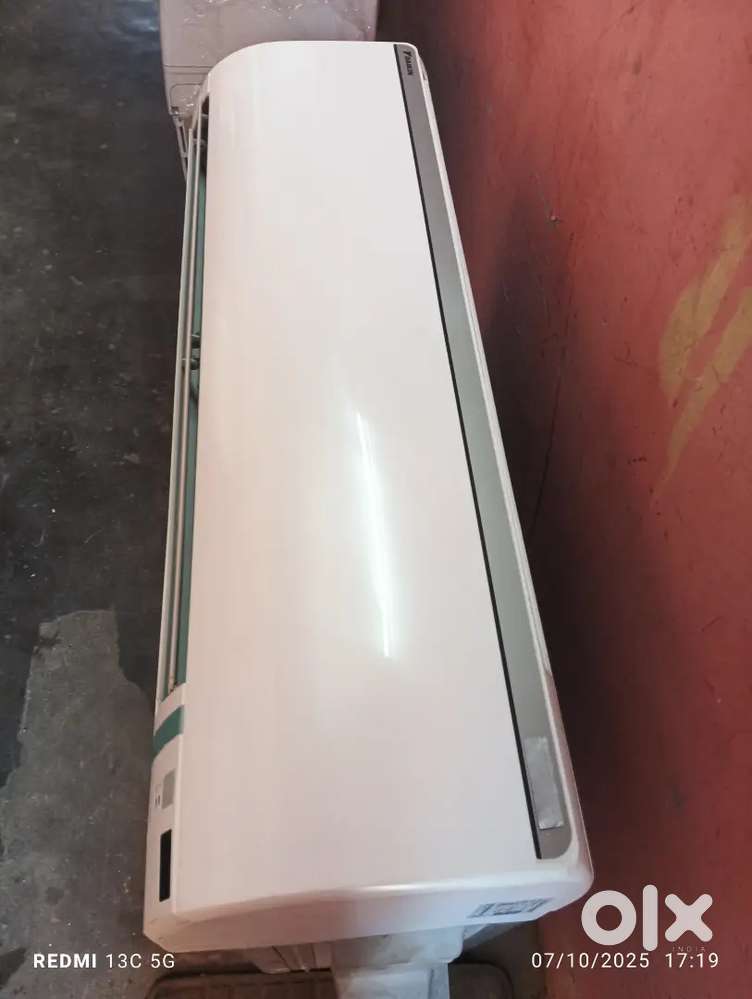 Daikin ac 2tr good conditions just 1.5year old 17000price fixed