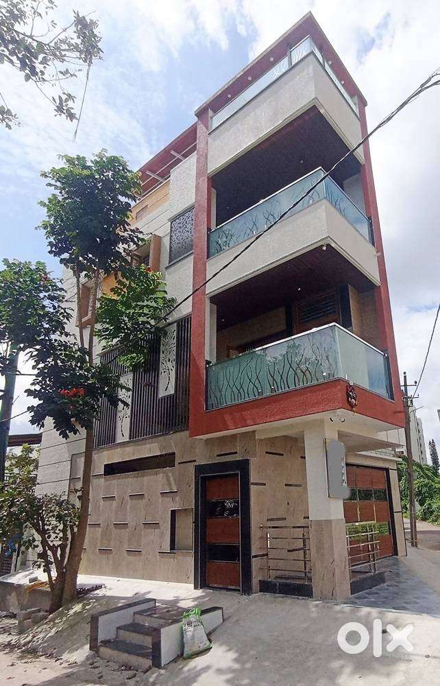 1300sft North-East CORNER LUXURY 4BHK Triplex Villa+ LIFT@ Anjanapura