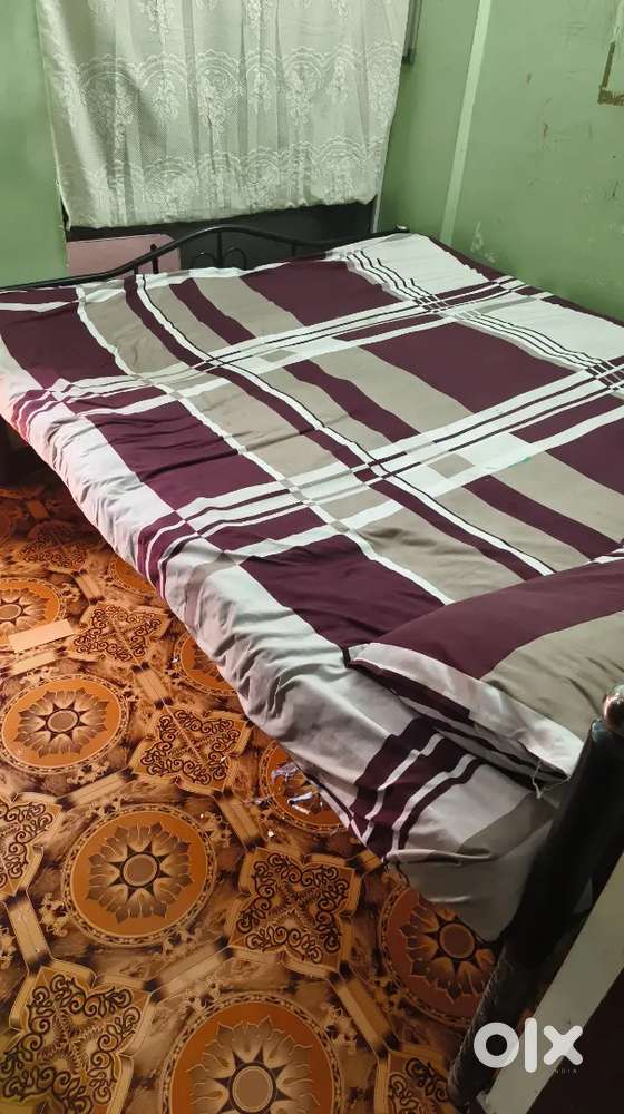 PG room, Roommates,
