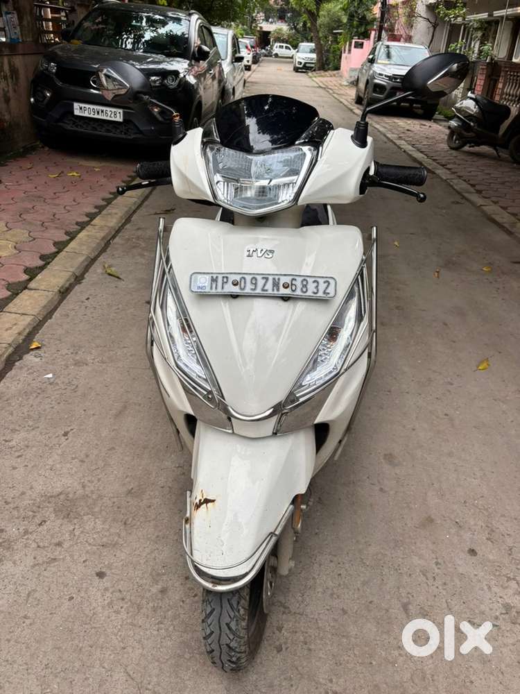 Urgent sell TVS JUPITER 125cc WHITE COLOUR NEW BANS GADI
