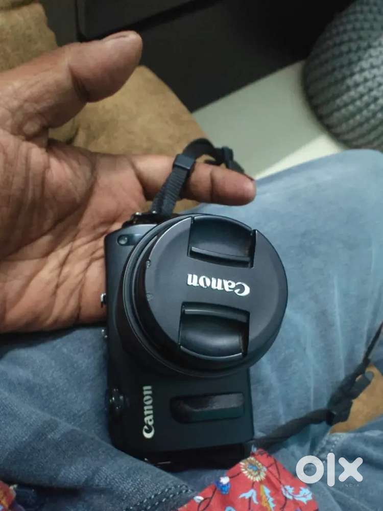 Canon mirrorless camera EOS M