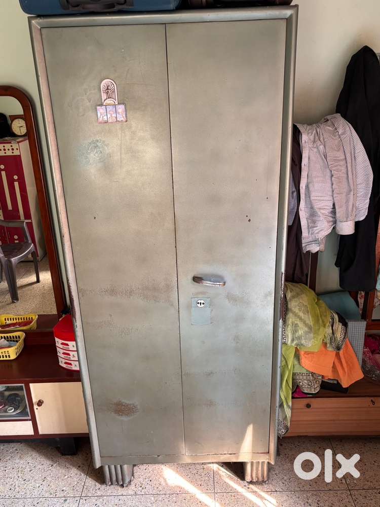 Sturdy Metal Almirah – Well Maintained, Affordable Price