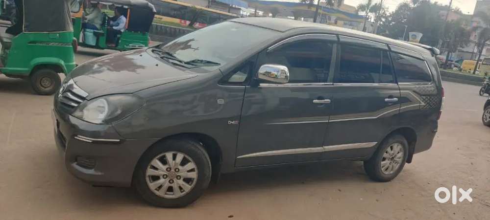 Toyota Innova 2.5 V 7 Seater BS4 – Excellent Condition