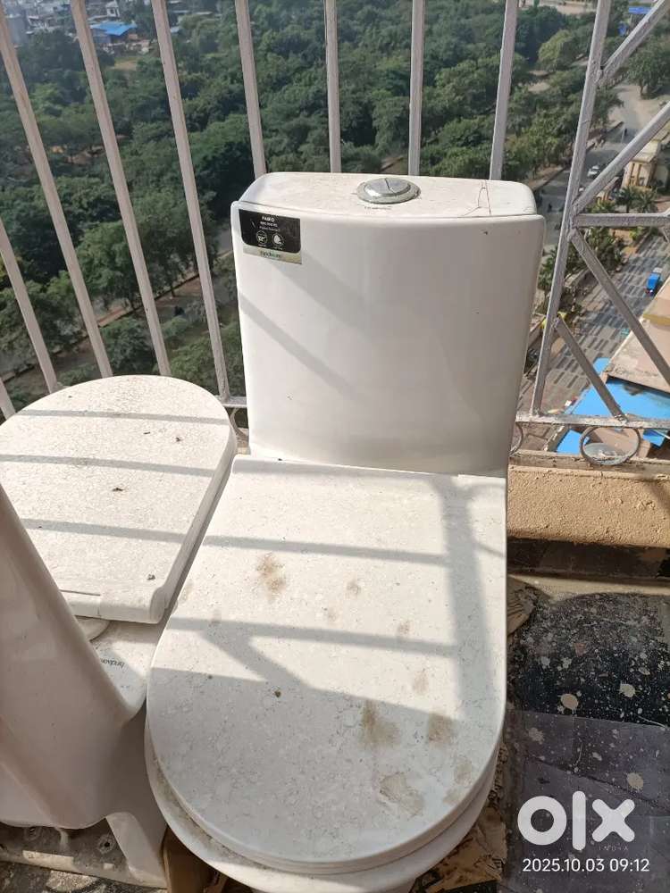 Hindware Italian Commode