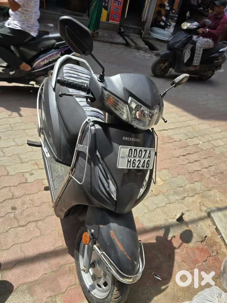 Activa 6g It gives approx 51kmpl