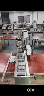 Donut making machine