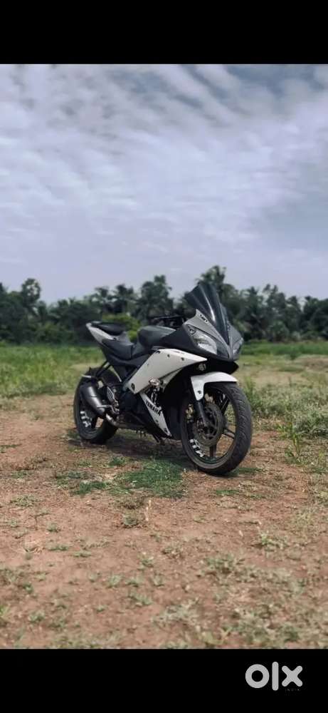 YAMAHA R15 V2