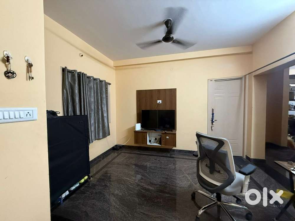 ONLY FEMALE FLATMATE