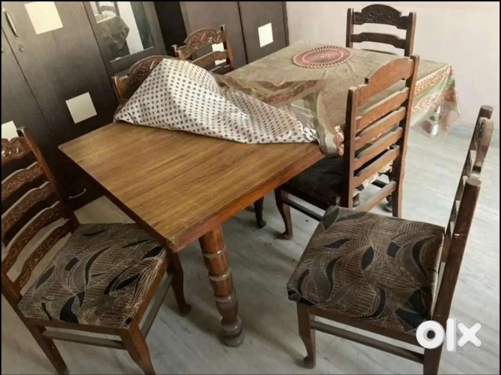 Dinning table with chairs