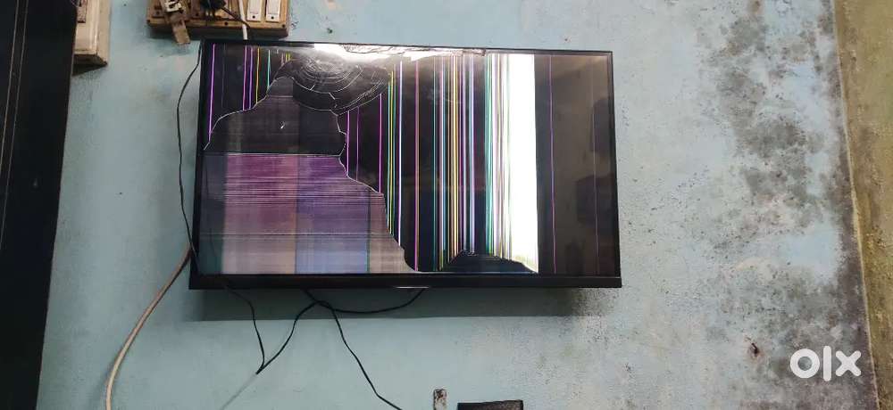 32inches Smart TV display damage
