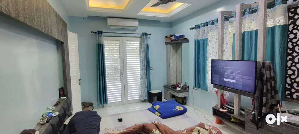9k _1bhk semi furnised flat for all near square, read full ad.