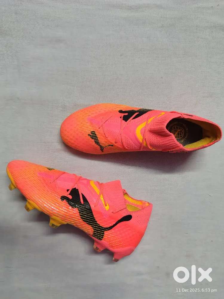 PUMA ultimate 7 future     size UK-5.    CM-24