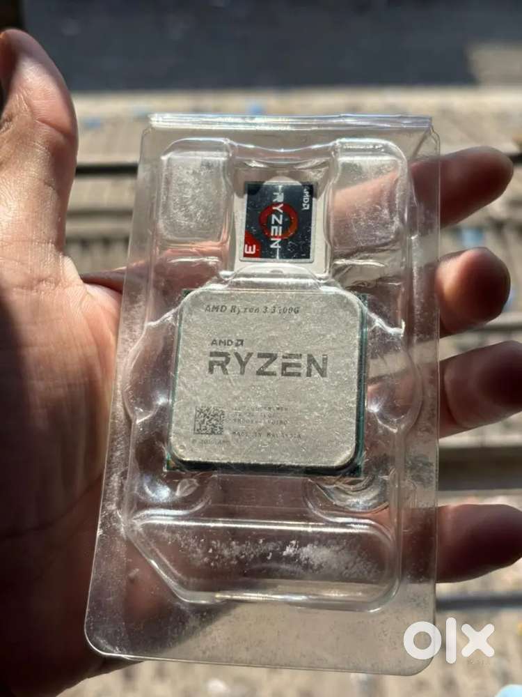 AMD RYZEN 3 3200G