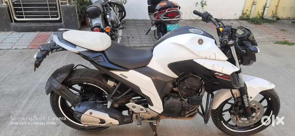 YAMAHA FZS 250 CC