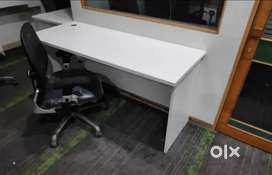 Office Table 5'*2' in Excellent Condition
