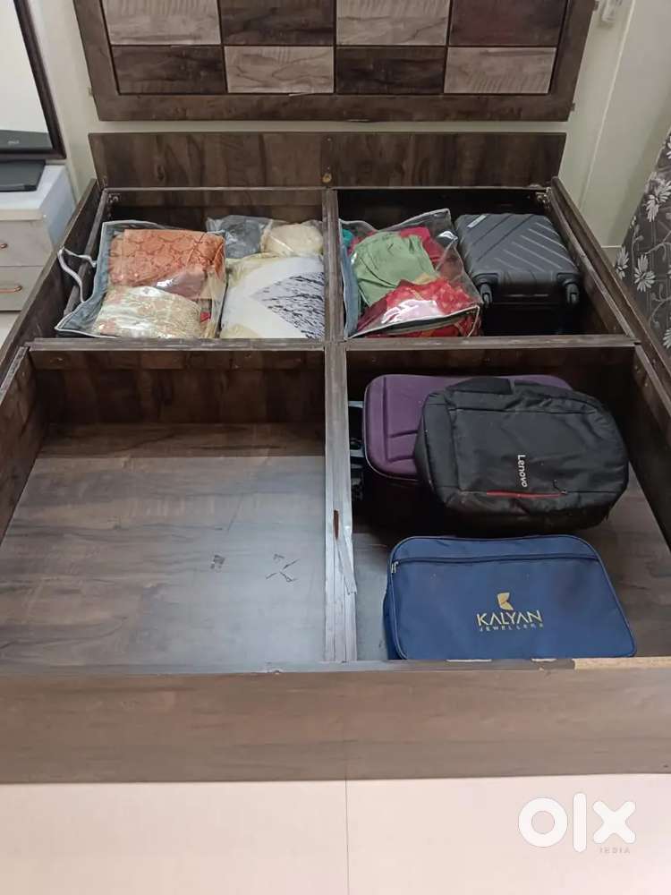 Bed 6*5 good condition shan