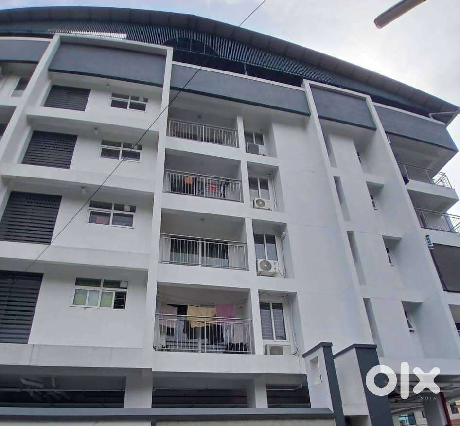 1500 sqft 3 bhk flat  for sale at Eroor.