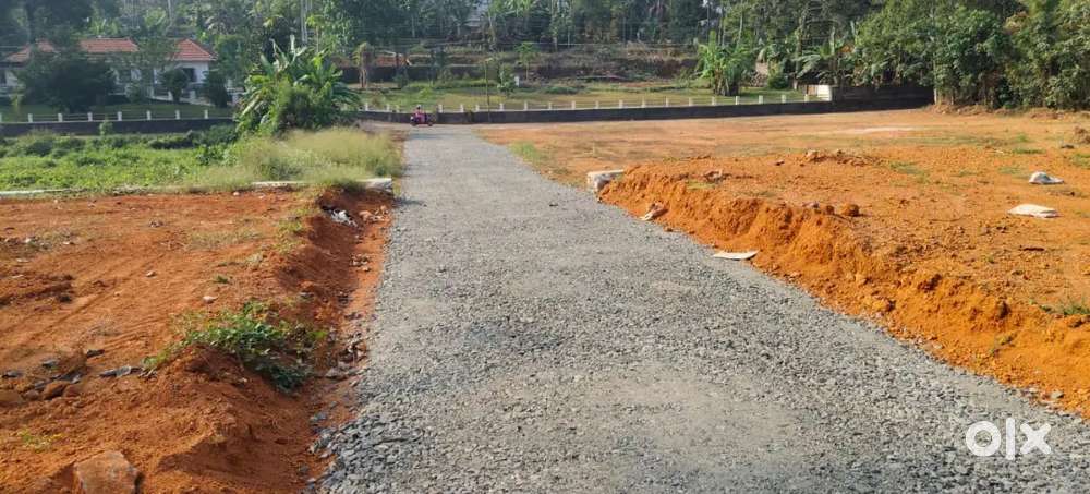 ഏറ്റുമാനൂർ അതിരുമ്പുഴയിൽ ടൗണിൽ നിന്നും 1 km ദൂരത്തിൽ 9 സെന്റ്