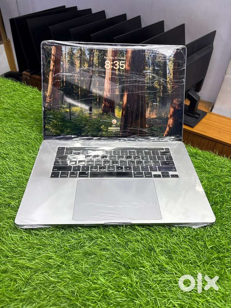 Mac book pro 2141 core i9 32gb ram 8tb ssd 8gb graphics