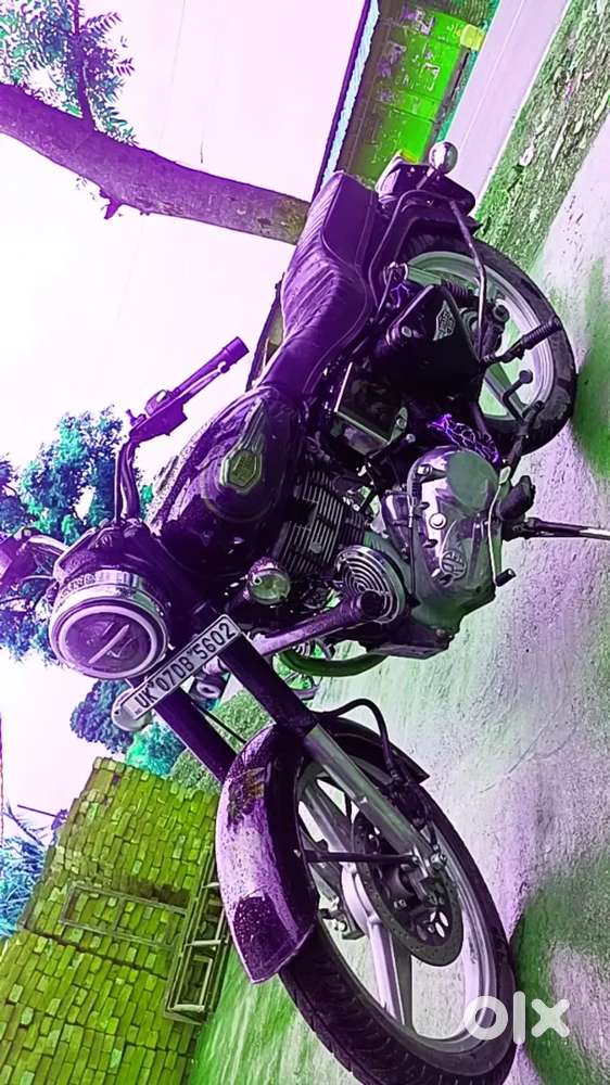 Mujhe car lena he isliye bech raha hu