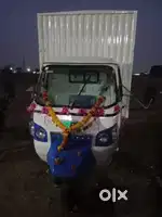 Mahindra zor grand dv+ electric three wheeler